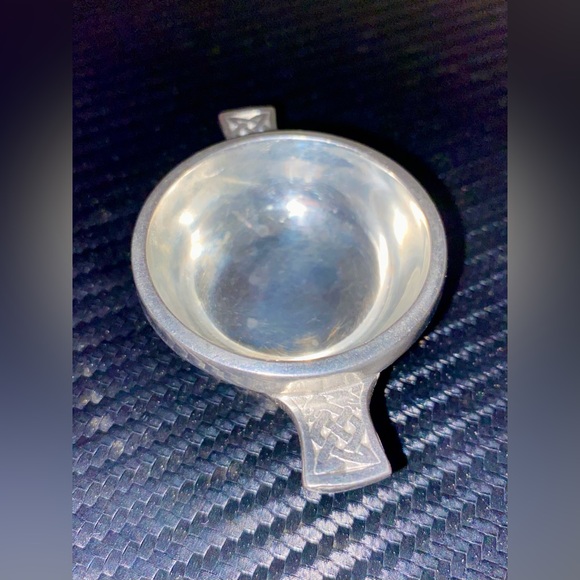 Vtg. Celtic Knot Handle Scottish Pewter Quaich Bowl - Picture 5 of 7